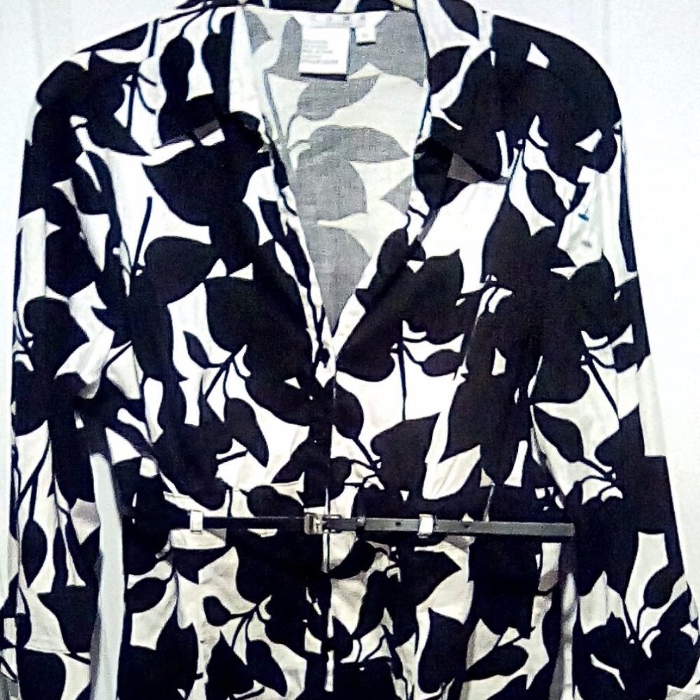 Como stretch top with Calvin Klein leather belt